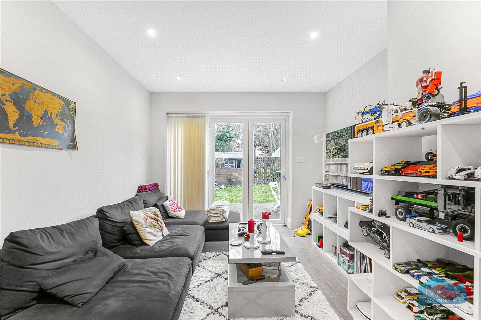 2 bedroom Ground Floor Flat to rent - Martyn Gerrard