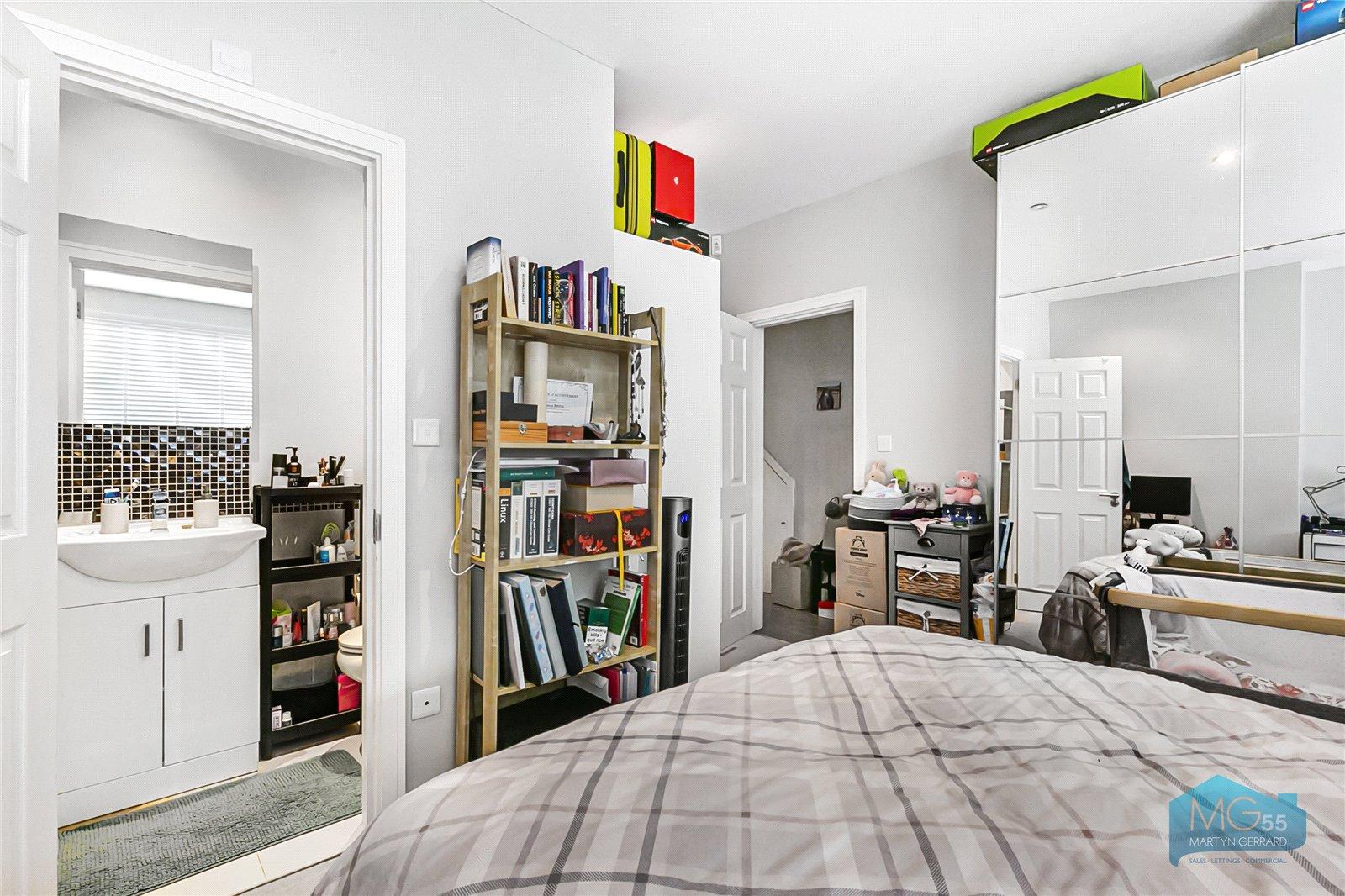 2 bedroom Ground Floor Flat to rent - Martyn Gerrard