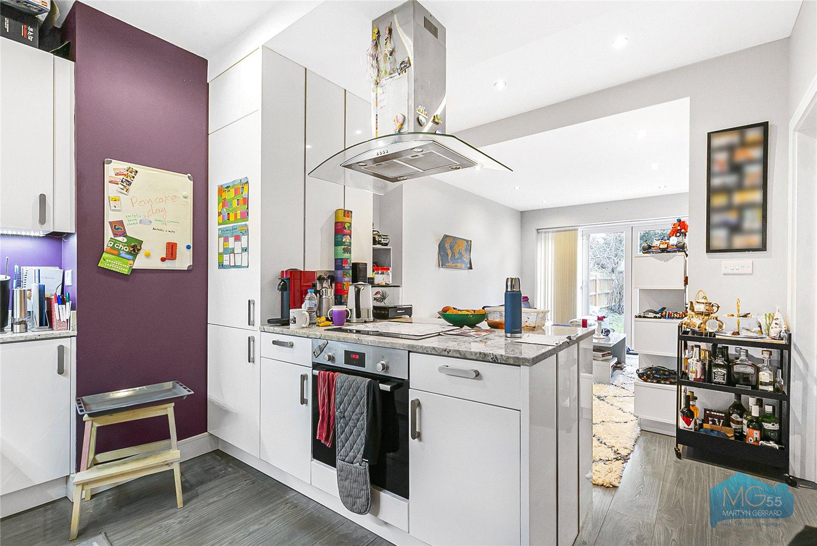 2 bedroom Ground Floor Flat to rent - Martyn Gerrard