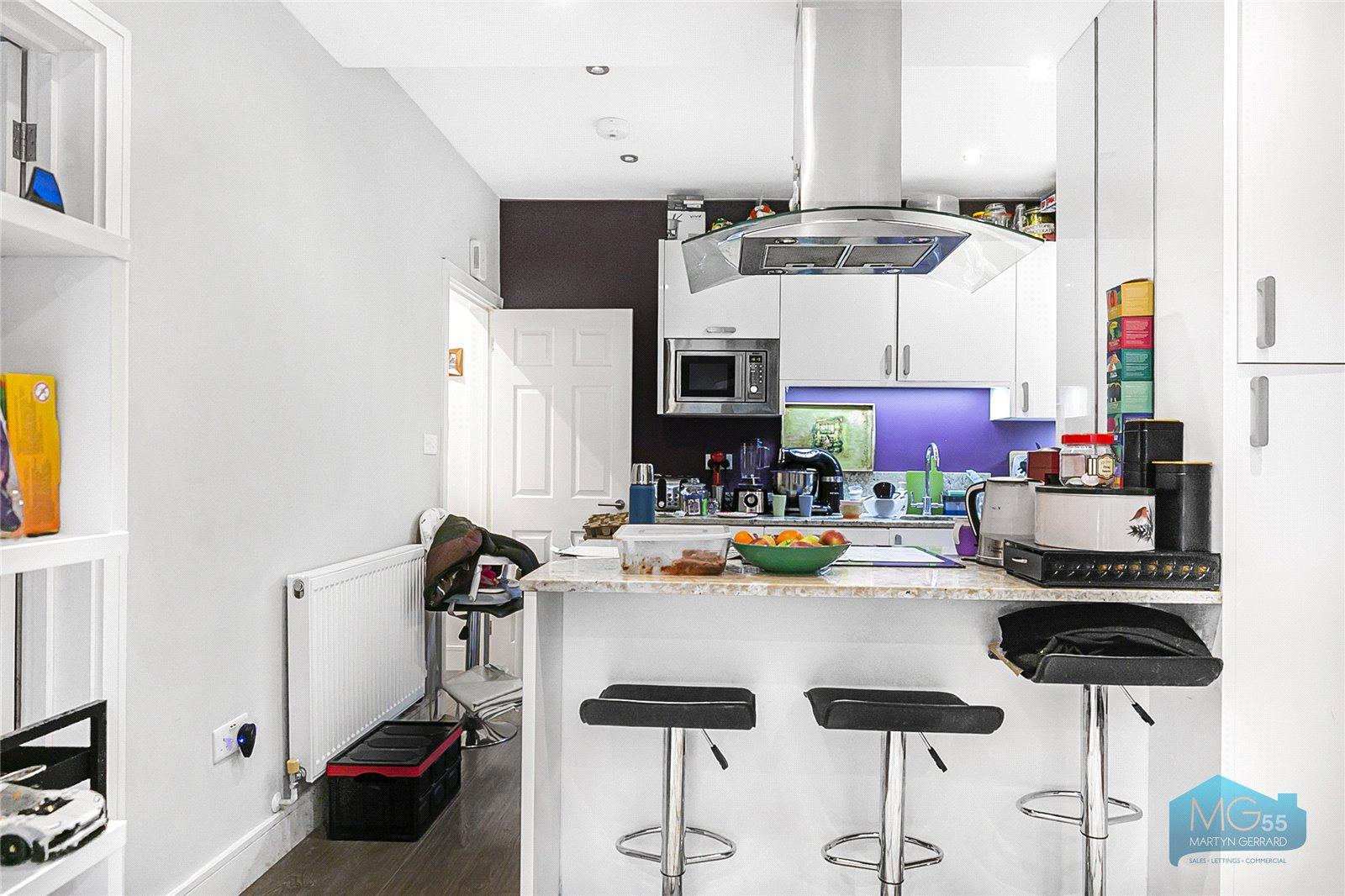 2 bedroom Ground Floor Flat to rent - Martyn Gerrard