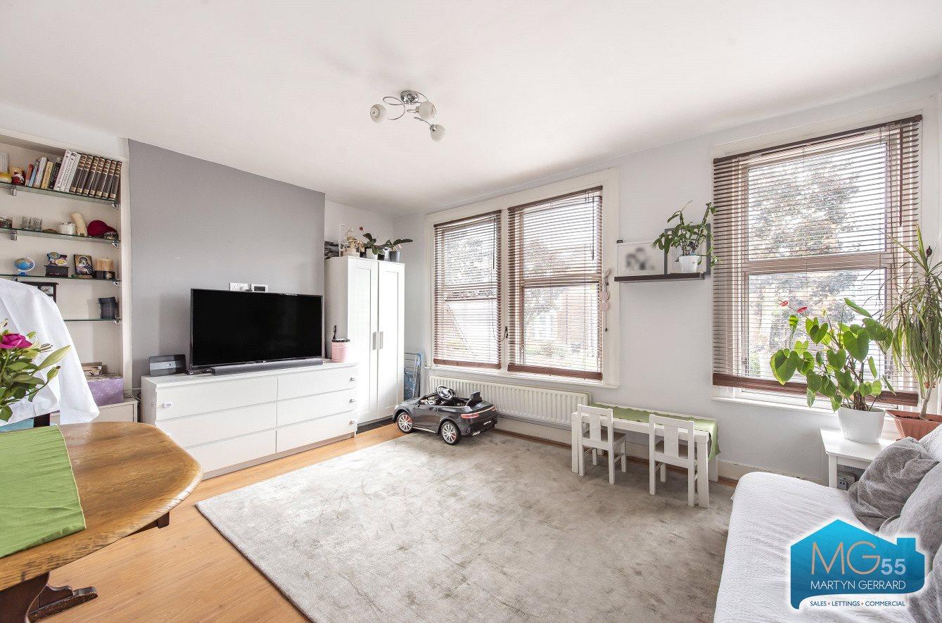 2 bedroom Apartment to rent - Martyn Gerrard