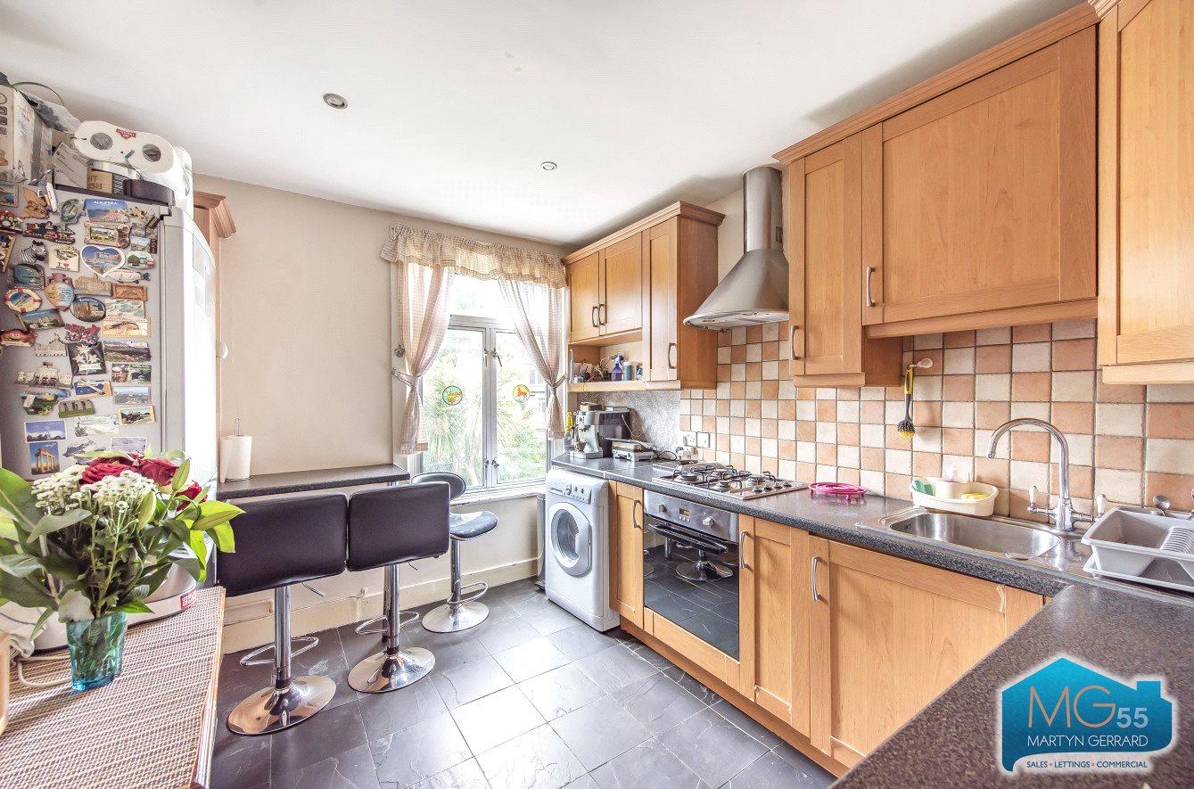 2 bedroom Apartment to rent - Martyn Gerrard