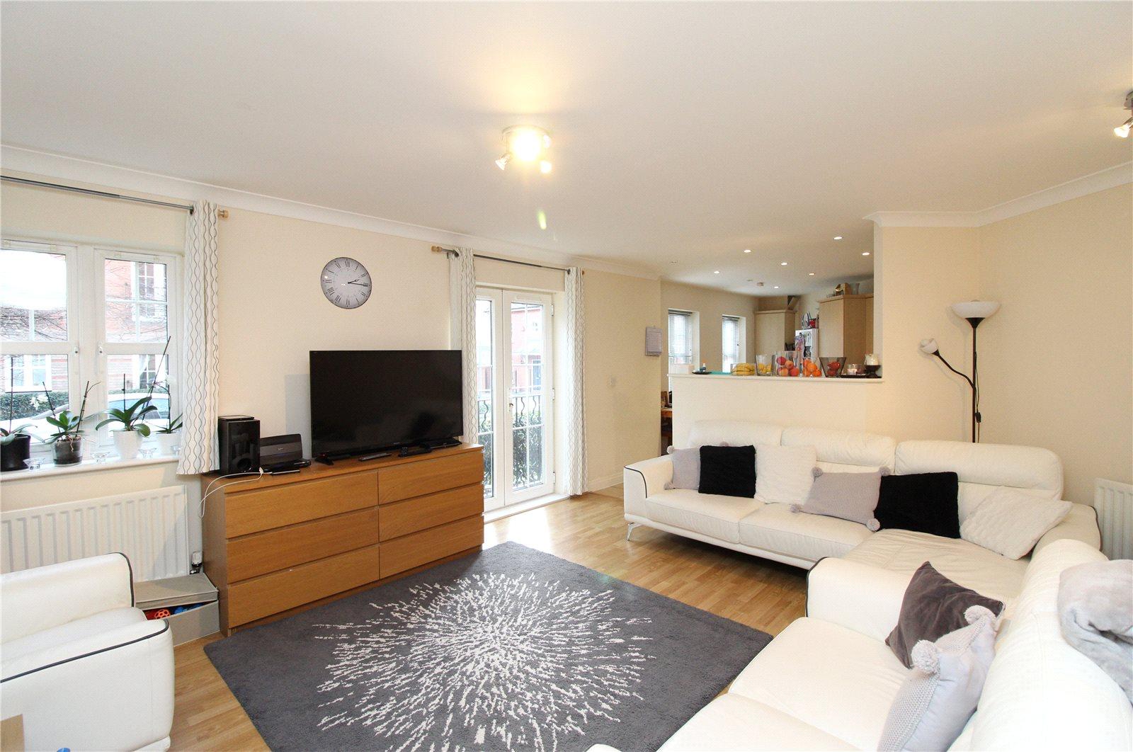 2 bedroom Ground Floor Flat to rent - Martyn Gerrard