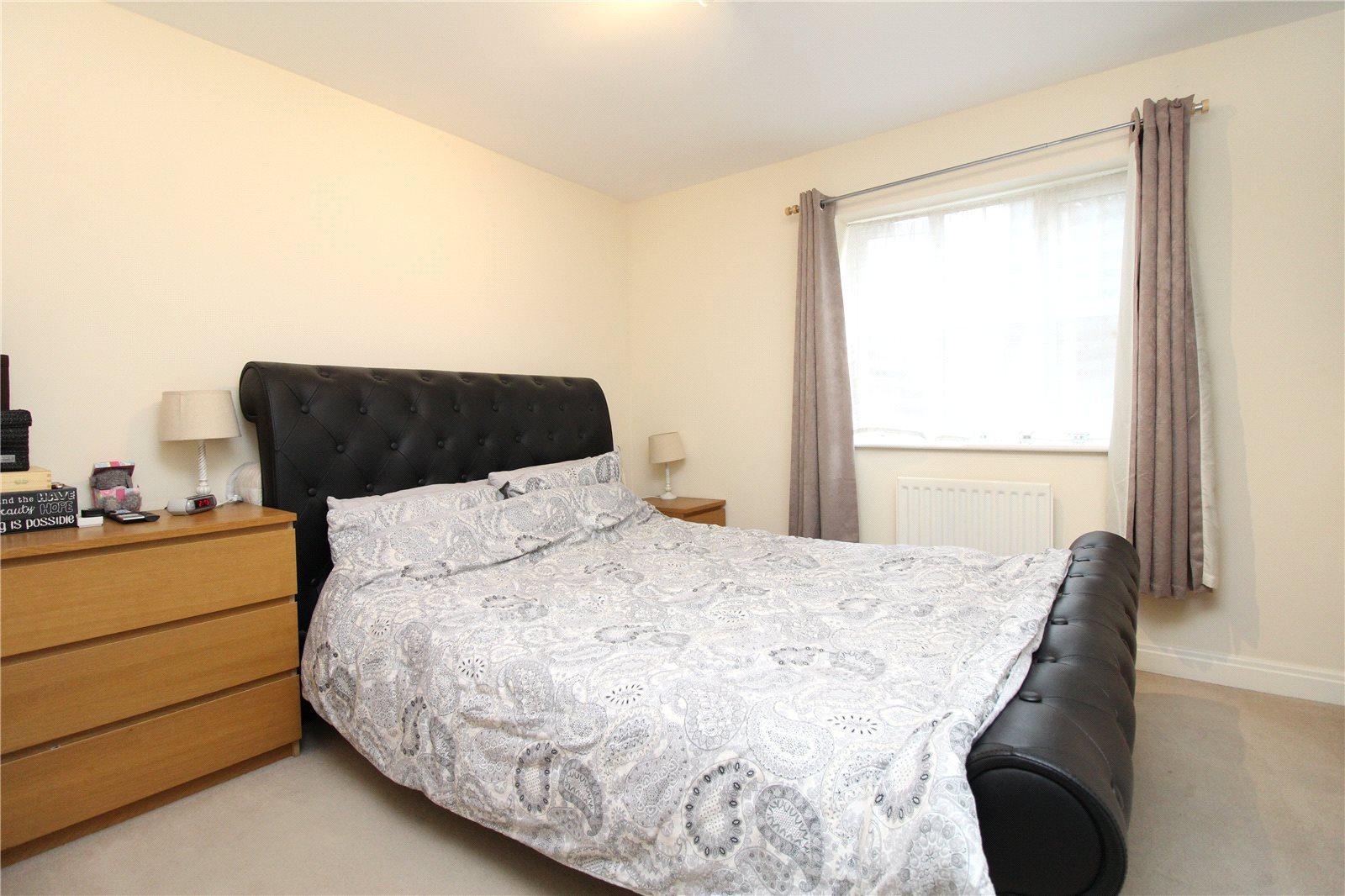 2 bedroom Ground Floor Flat to rent - Martyn Gerrard