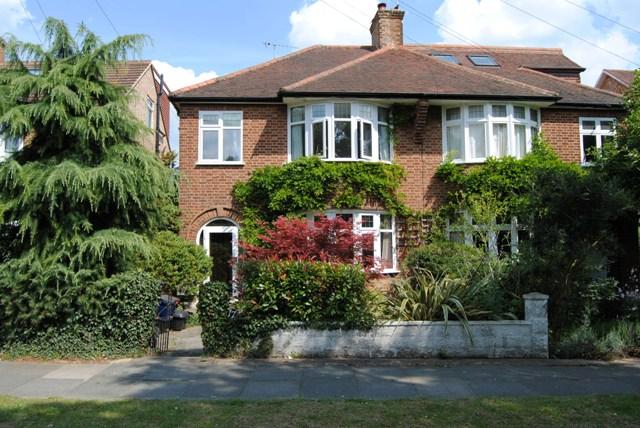 3 bedroom Semi-Detached House to rent - Martyn Gerrard