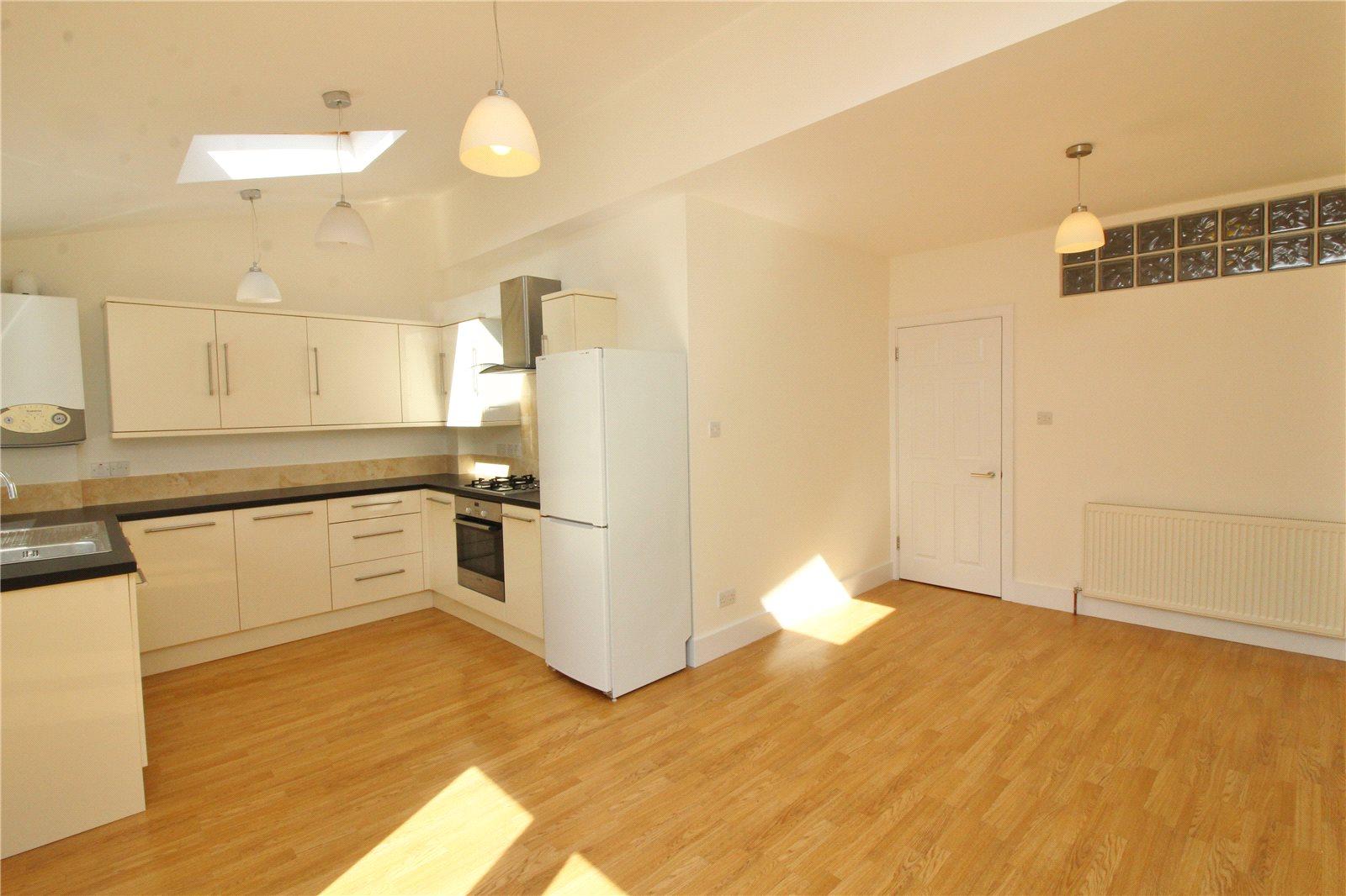 2 bedroom Ground Floor Flat to rent - Martyn Gerrard