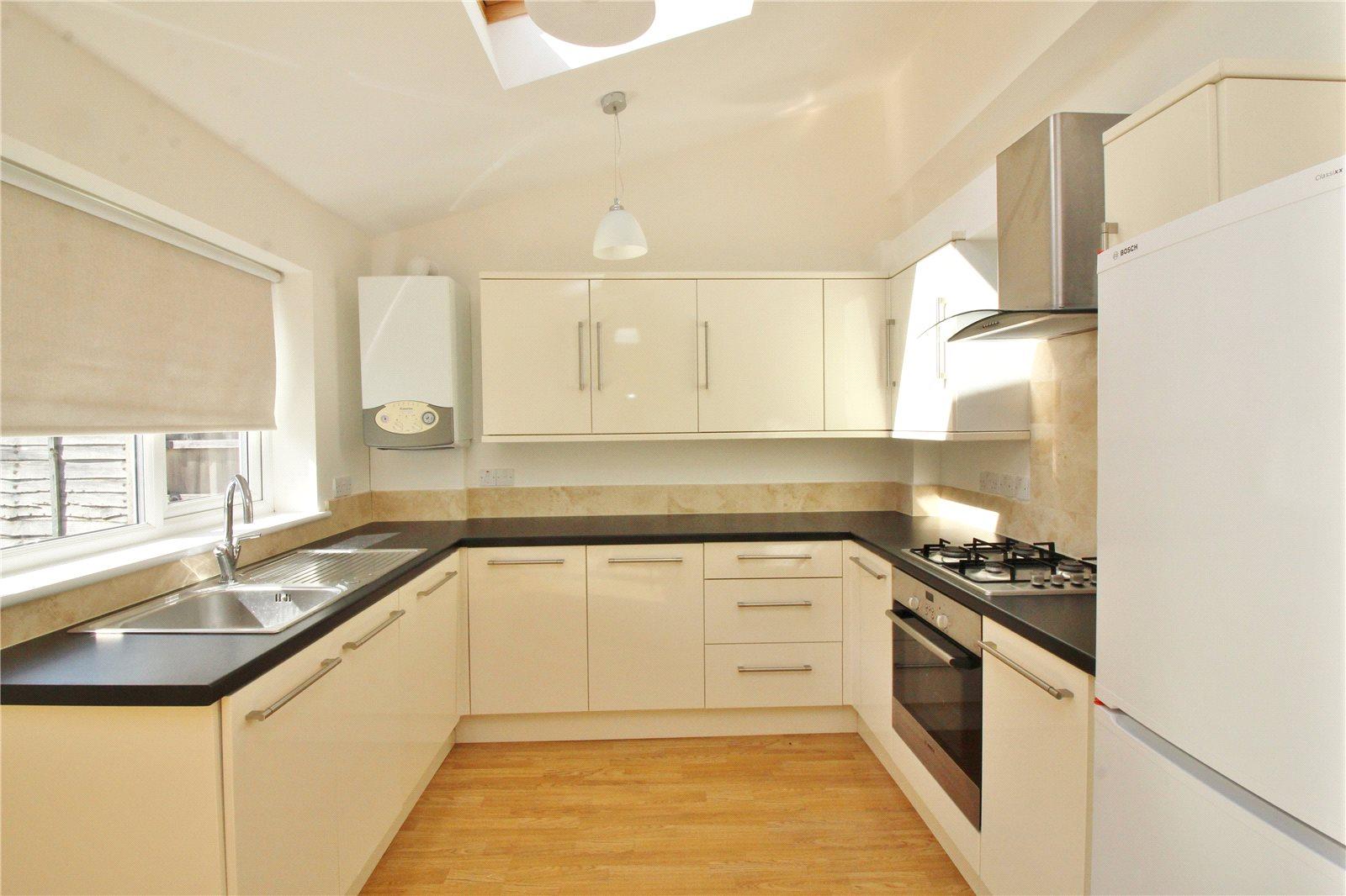 2 bedroom Ground Floor Flat to rent - Martyn Gerrard