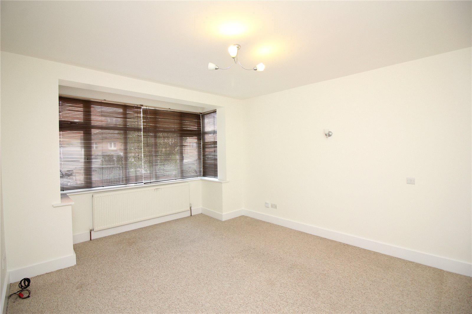 2 bedroom Ground Floor Flat to rent - Martyn Gerrard