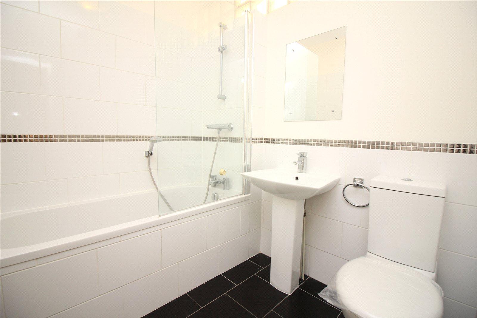 2 bedroom Ground Floor Flat to rent - Martyn Gerrard