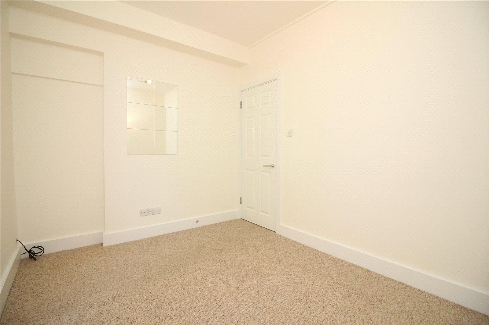 2 bedroom Ground Floor Flat to rent - Martyn Gerrard
