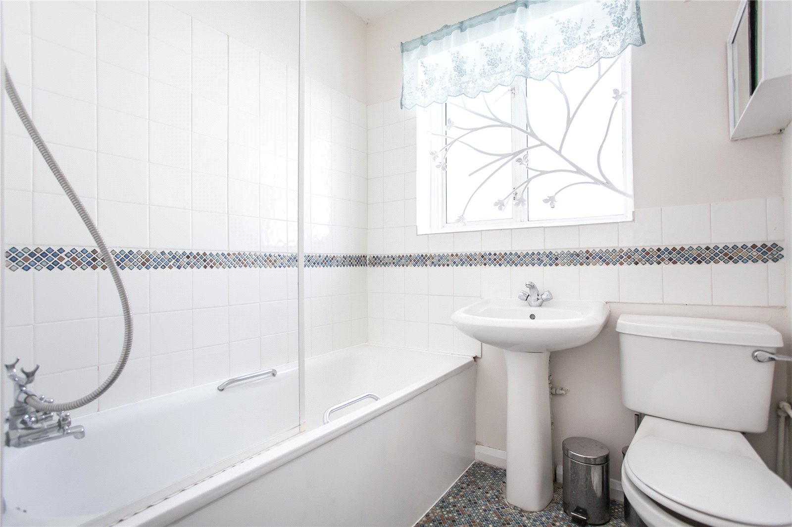 2 bedroom House to rent - Martyn Gerrard
