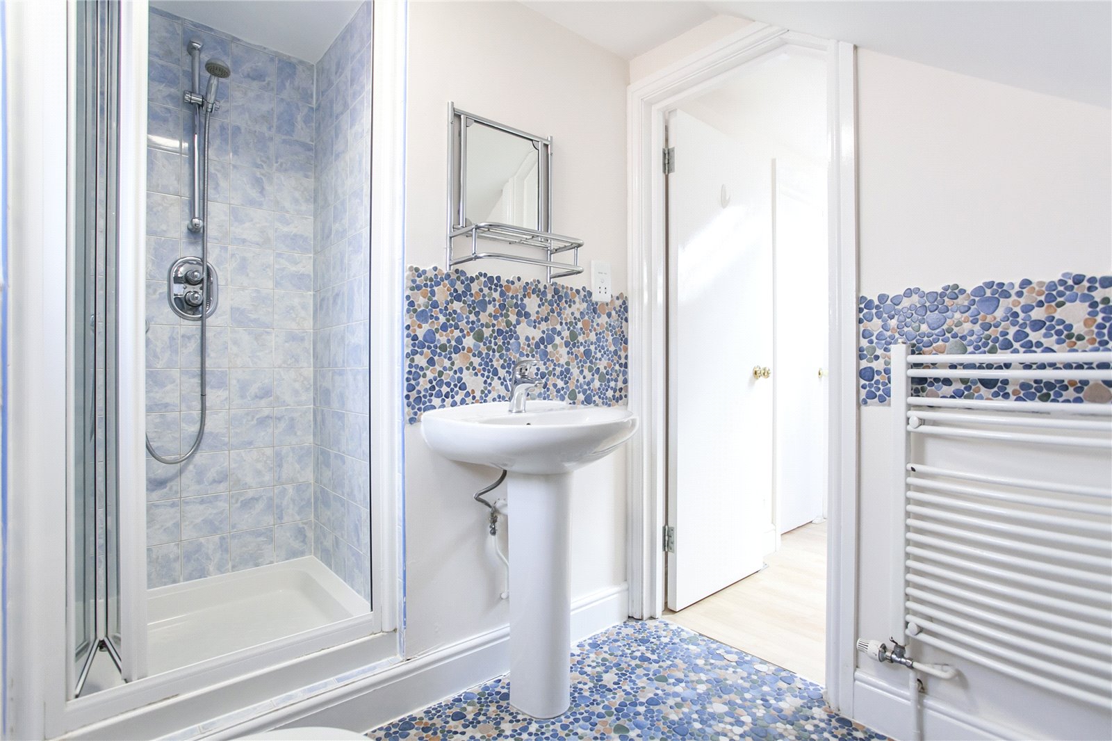 2 bedroom House to rent - Martyn Gerrard