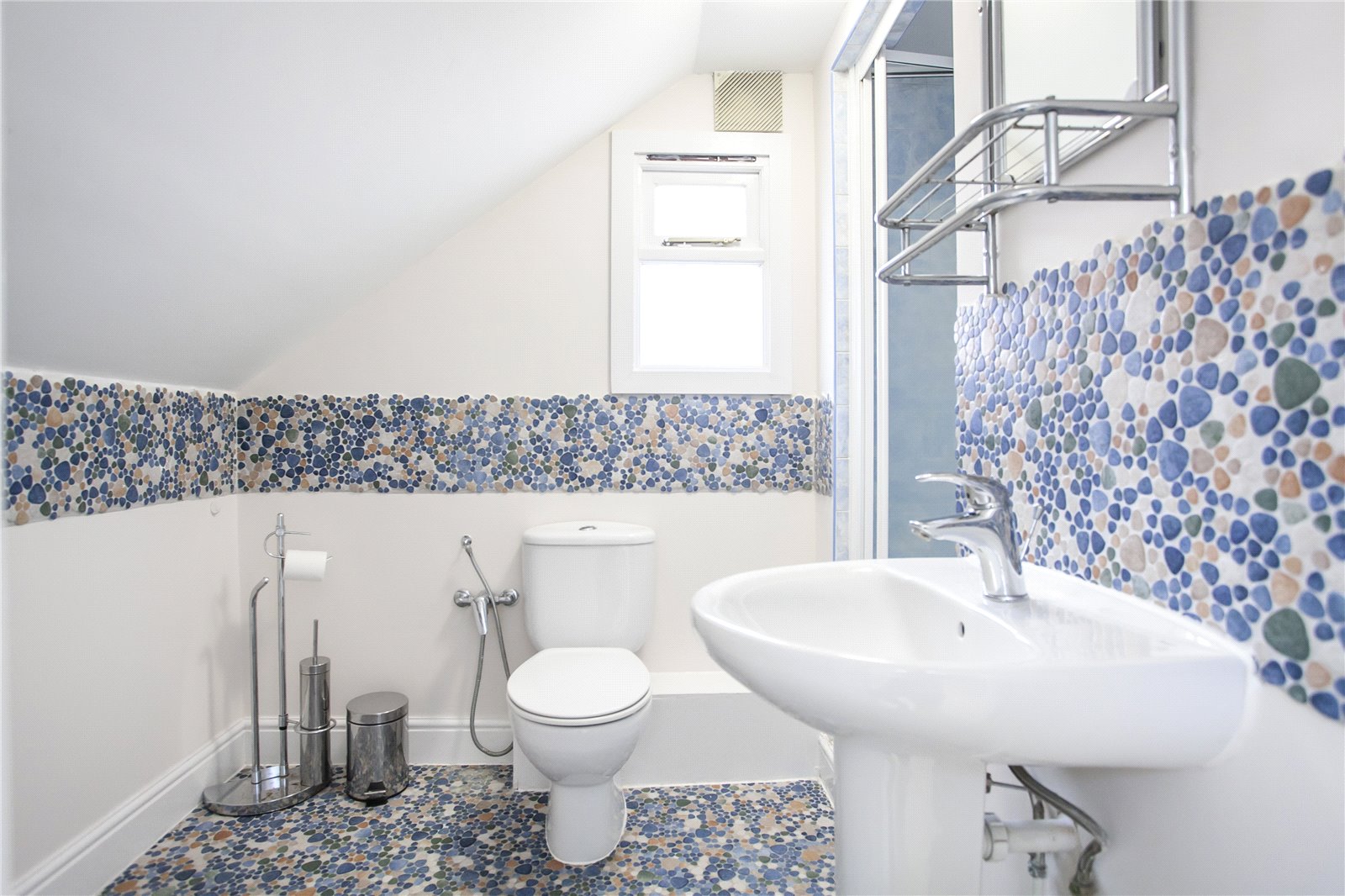 2 bedroom House to rent - Martyn Gerrard