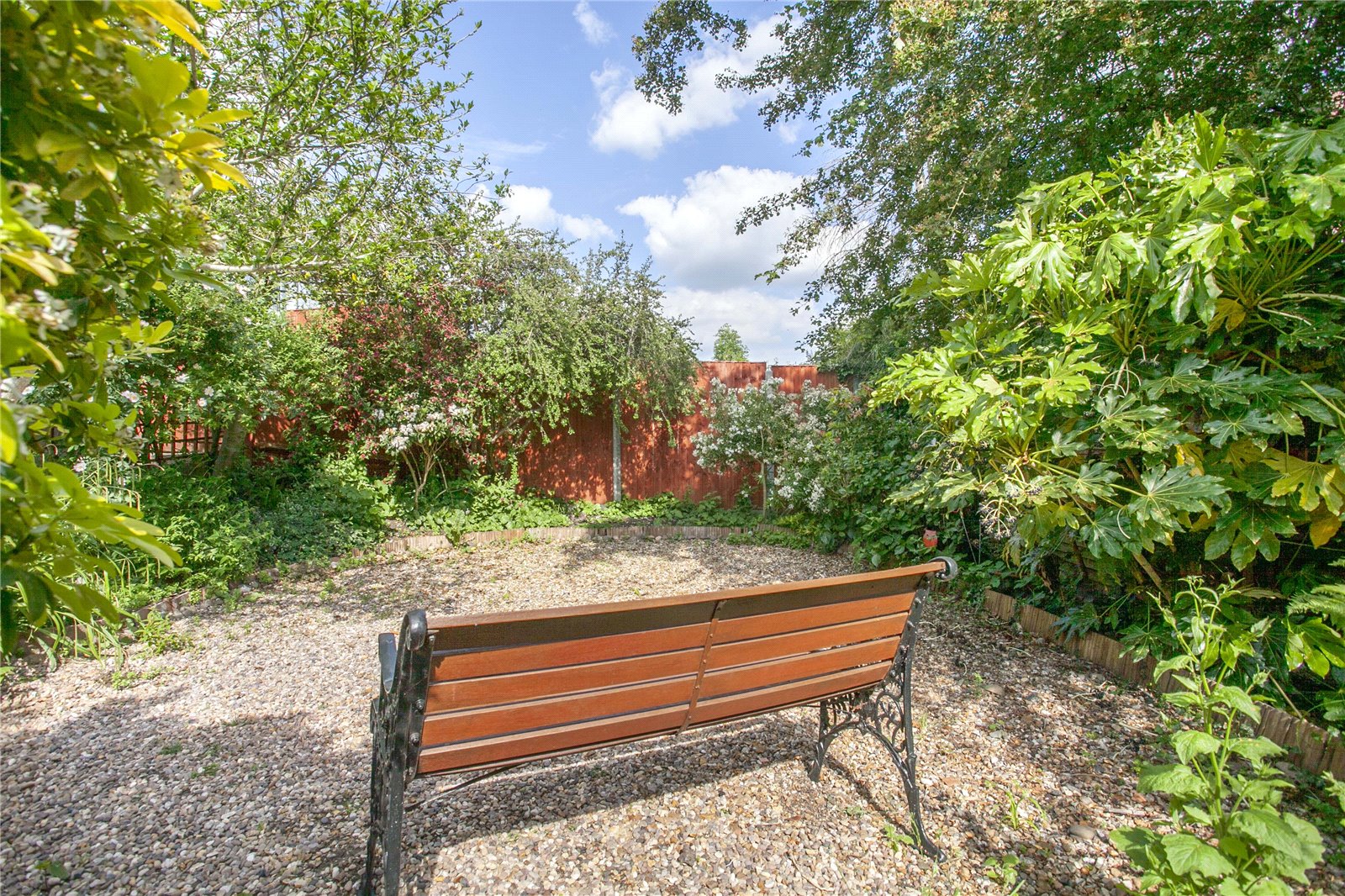2 bedroom House to rent - Martyn Gerrard