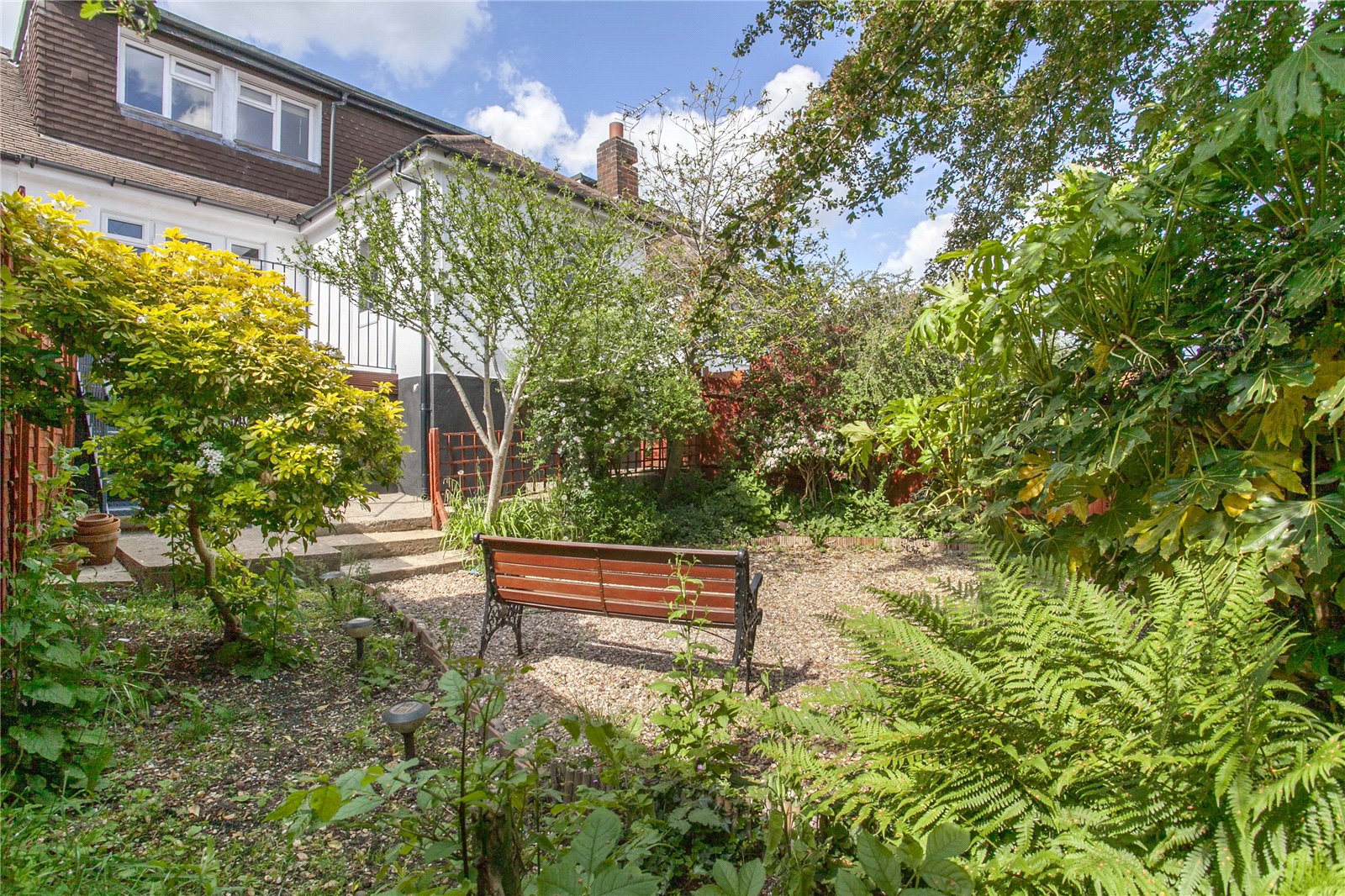 2 bedroom House to rent - Martyn Gerrard