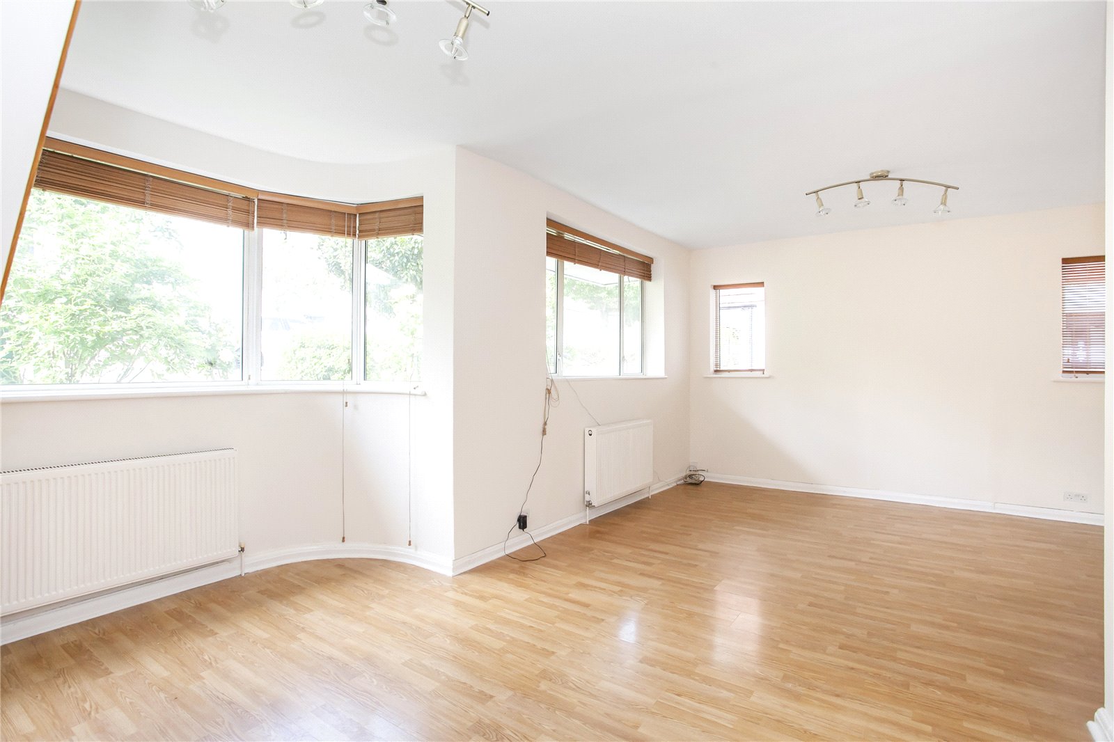2 bedroom House to rent - Martyn Gerrard