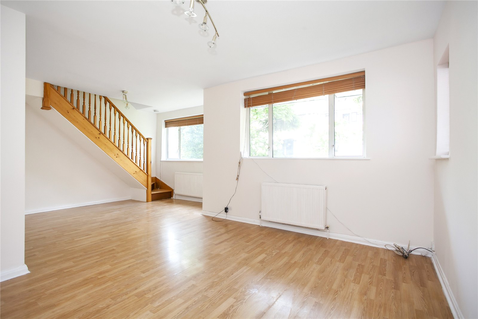 2 bedroom House to rent - Martyn Gerrard