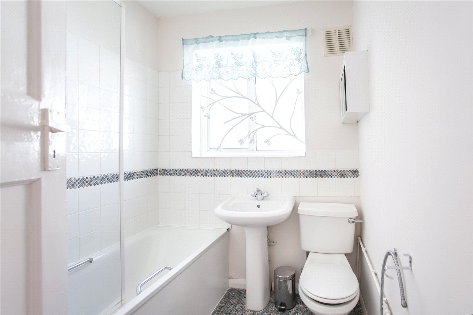 2 bedroom House to rent - Martyn Gerrard