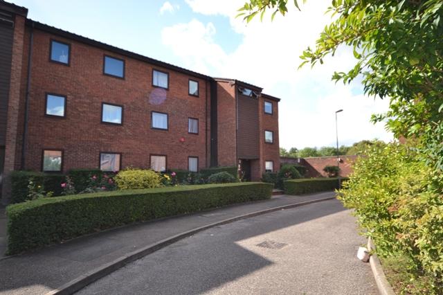 2 bedroom Apartment to rent - Martyn Gerrard