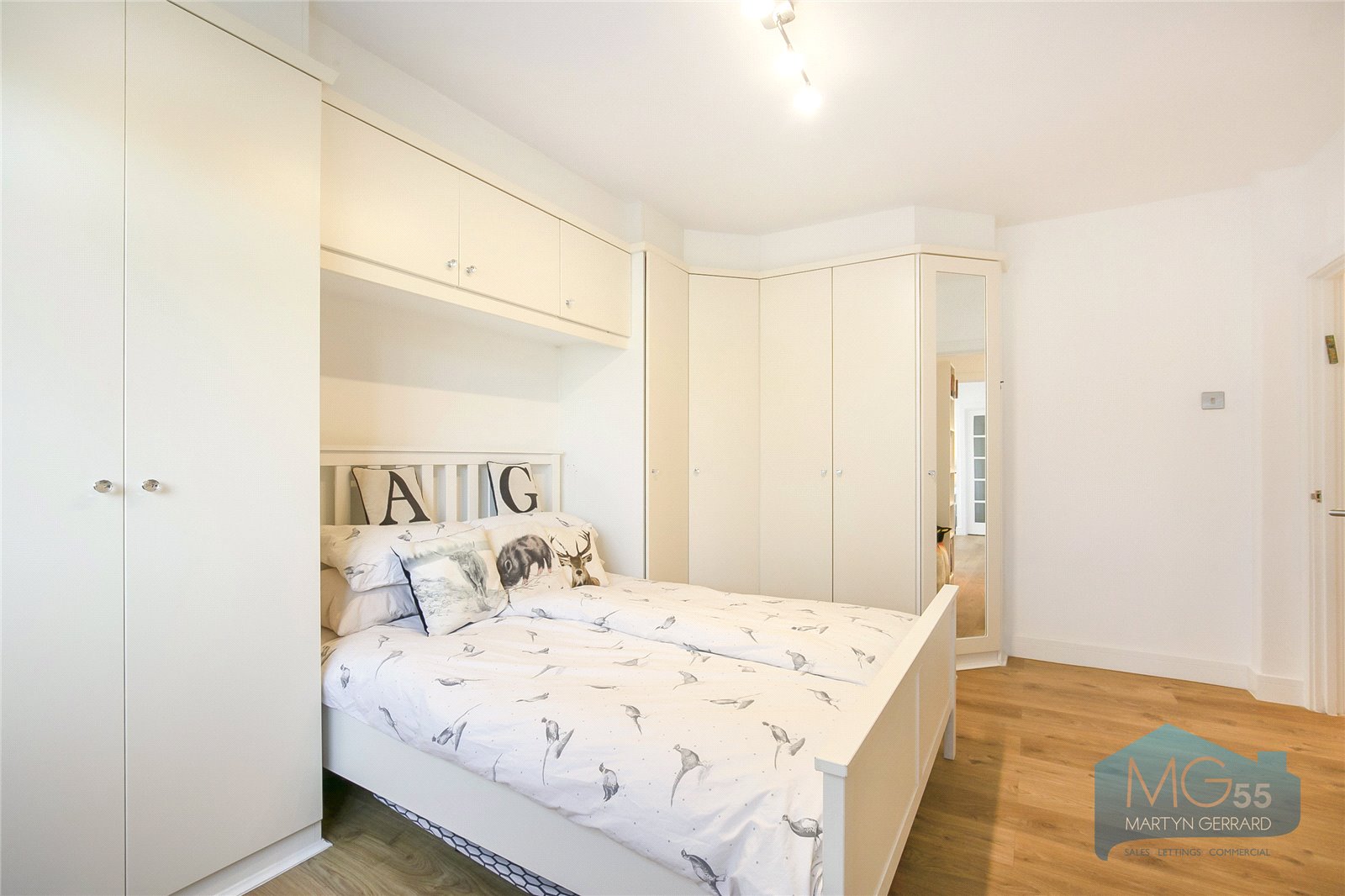 2 bedroom Apartment for sale - Martyn Gerrard