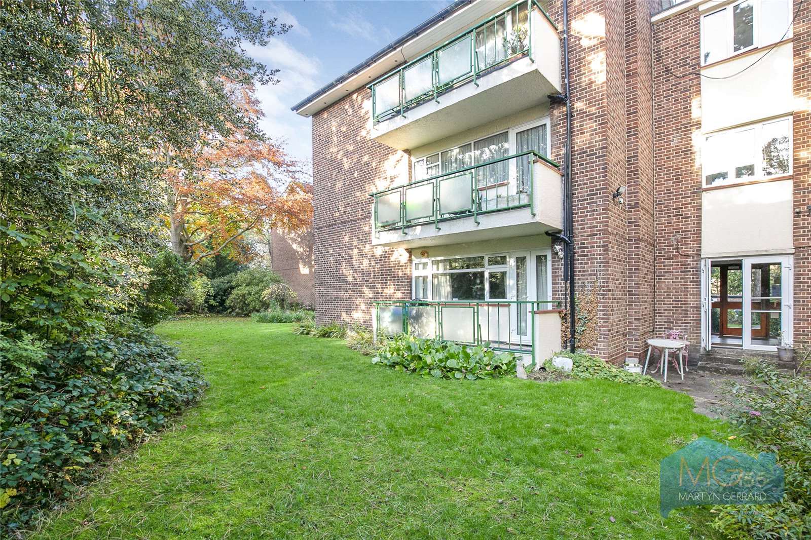 2 bedroom Apartment for sale - Martyn Gerrard