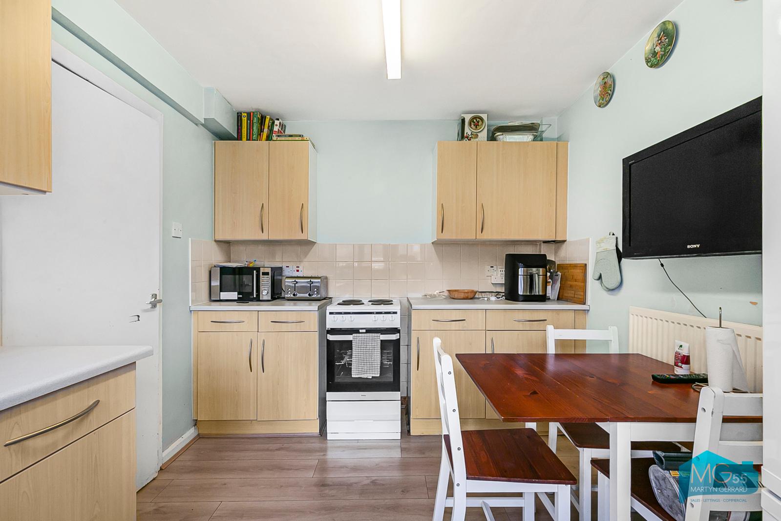2 bedroom Apartment to rent + ' - Martyn Gerrard