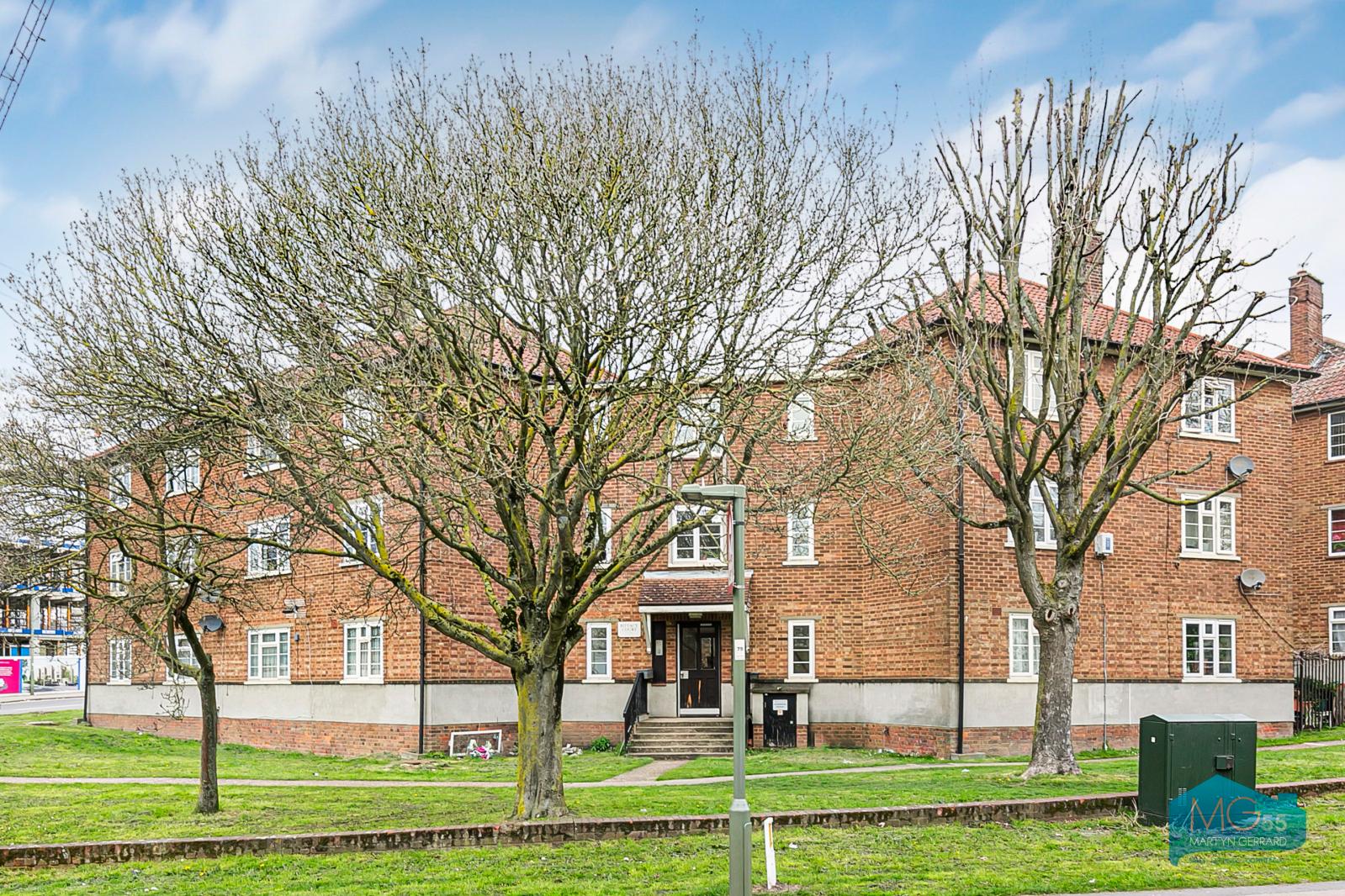 2 bedroom Apartment to rent - Martyn Gerrard