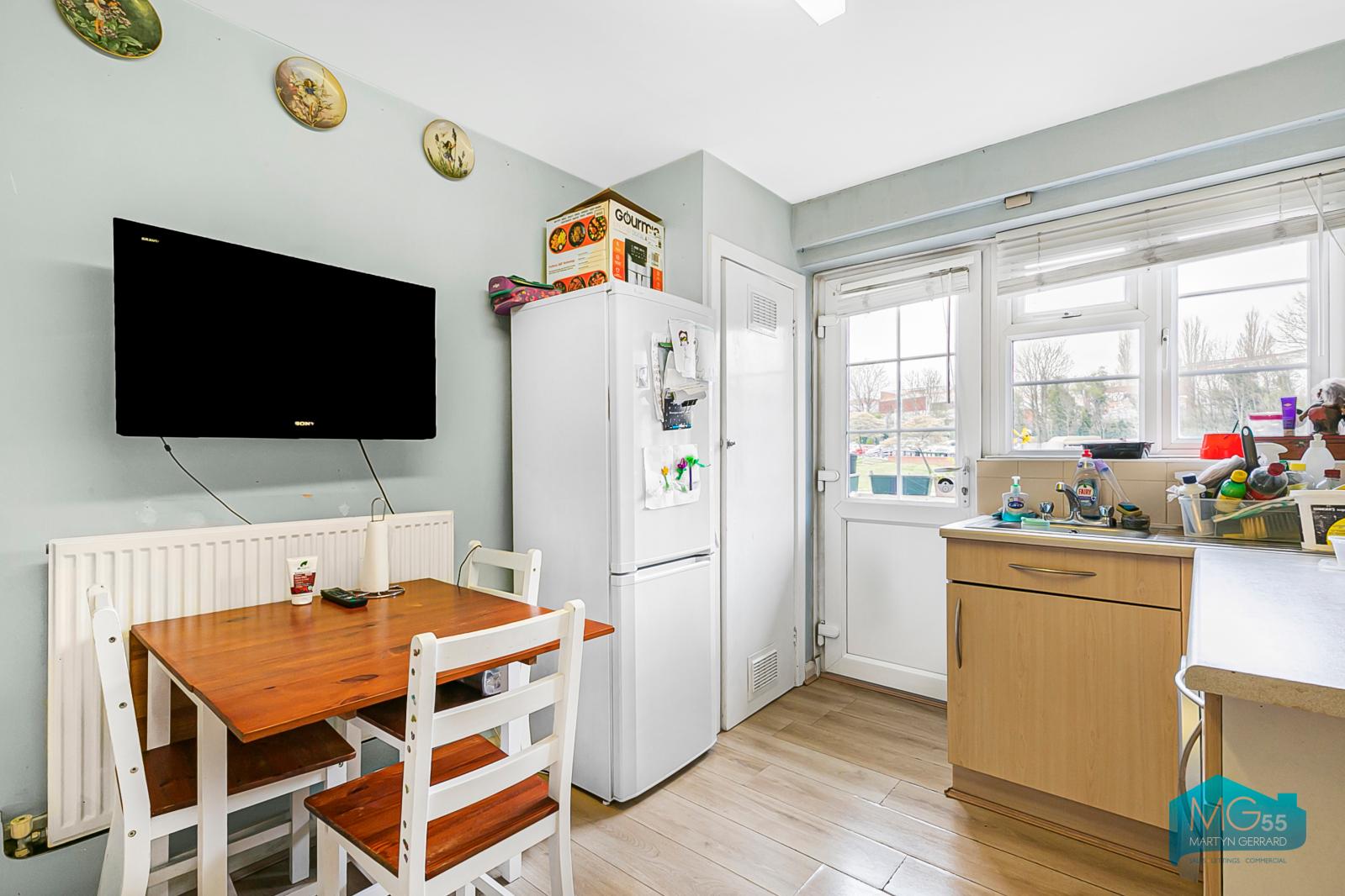 2 bedroom Apartment to rent - Martyn Gerrard