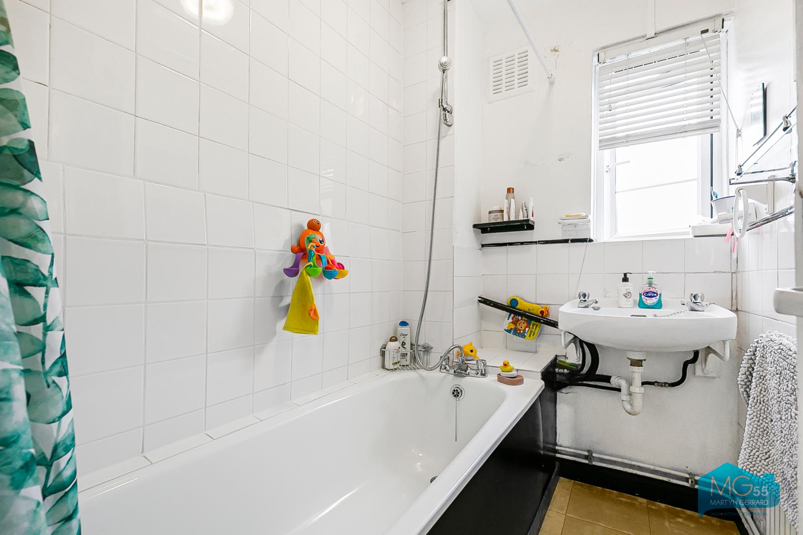 2 bedroom Apartment to rent - Martyn Gerrard