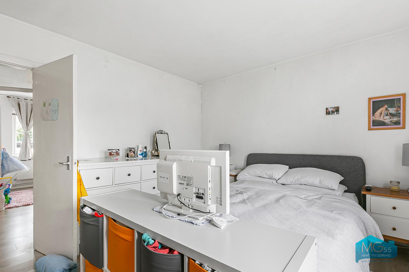 2 bedroom Apartment to rent - Martyn Gerrard