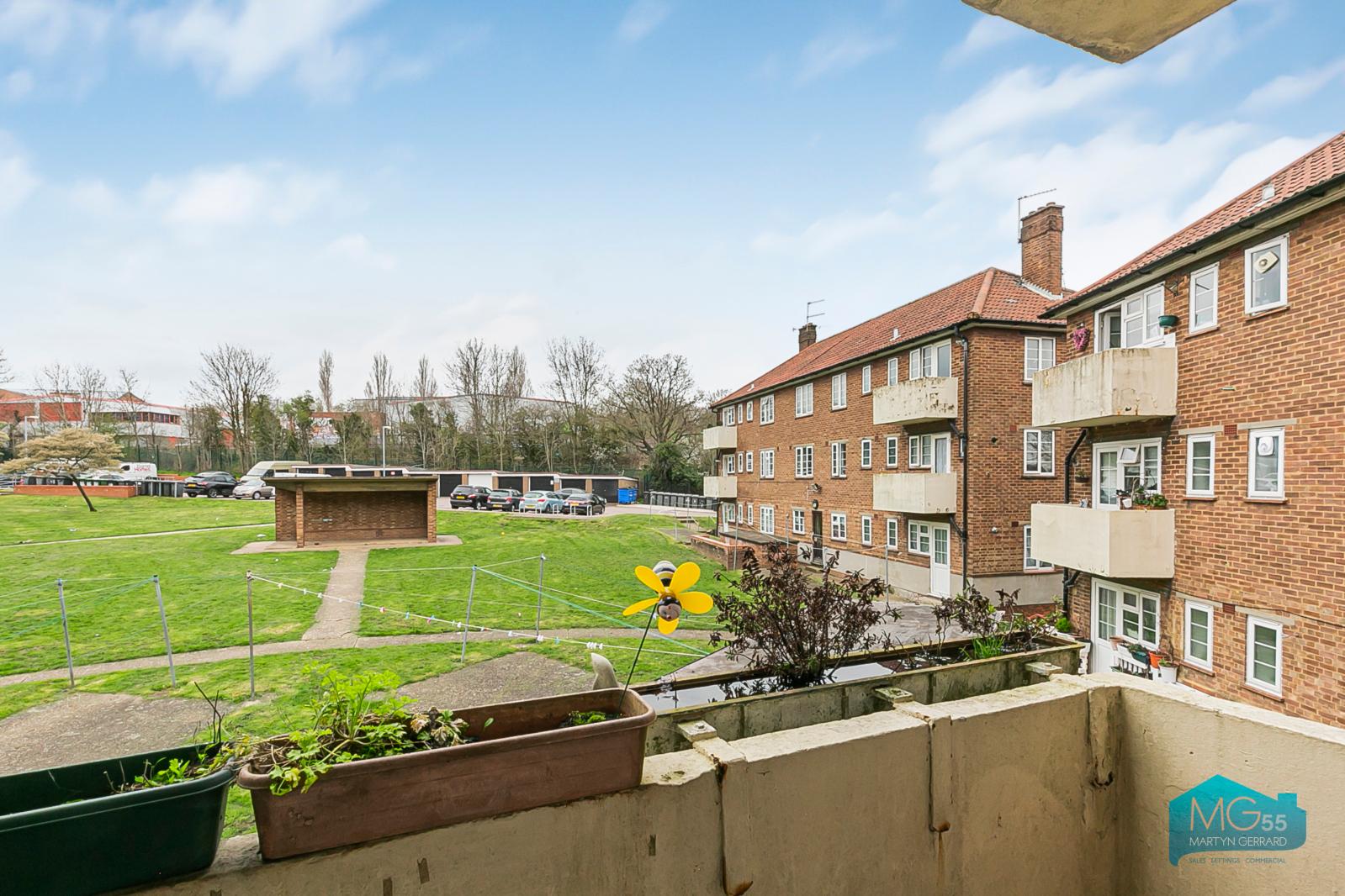 2 bedroom Apartment to rent - Martyn Gerrard
