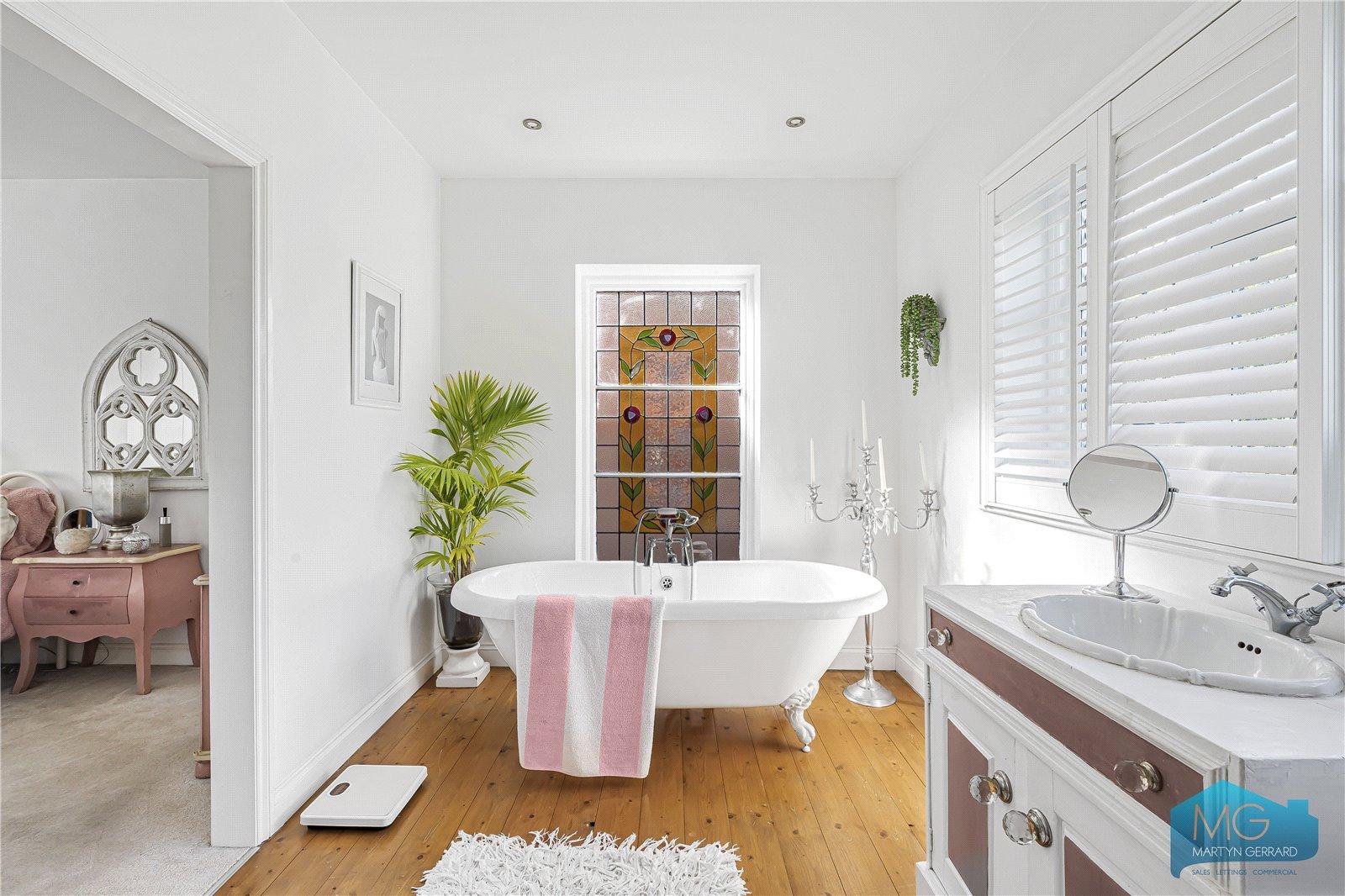 4 bedroom Detached House for sale - Martyn Gerrard