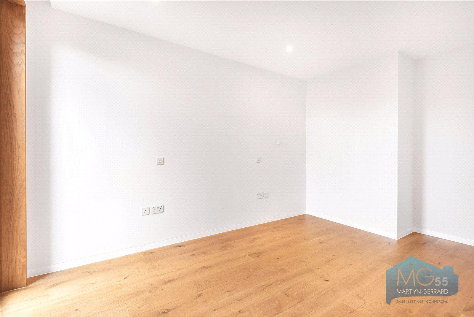 3 bedroom Semi-Detached House to rent - Martyn Gerrard