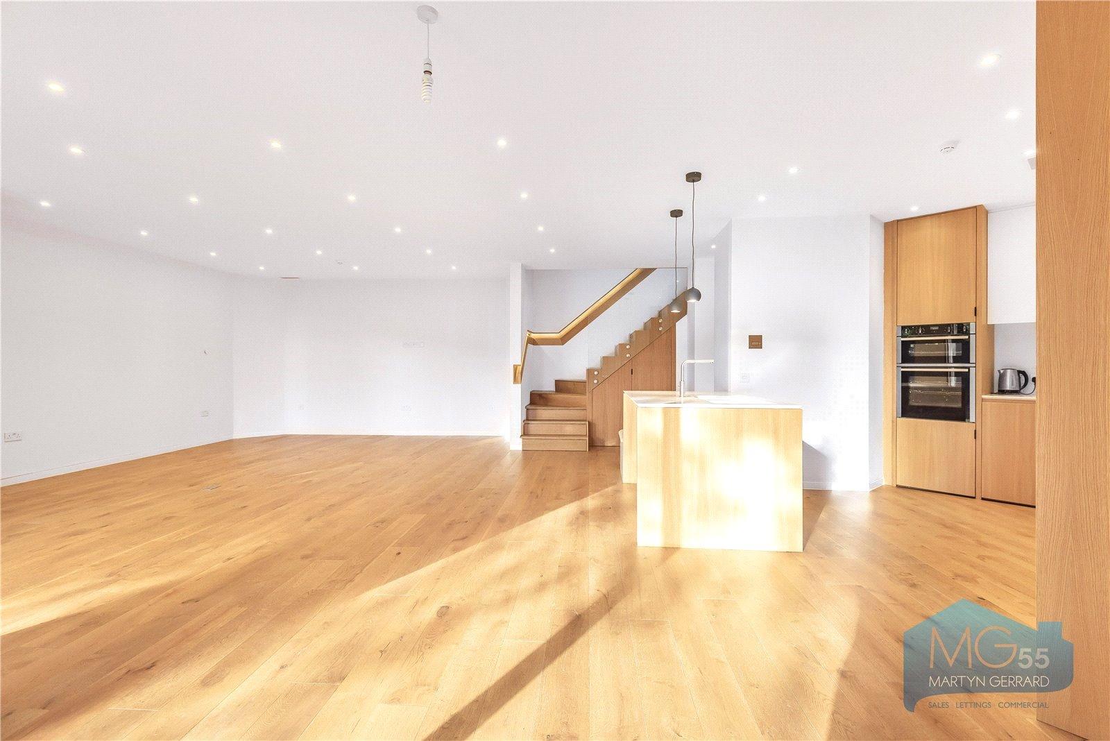 3 bedroom Semi-Detached House to rent - Martyn Gerrard
