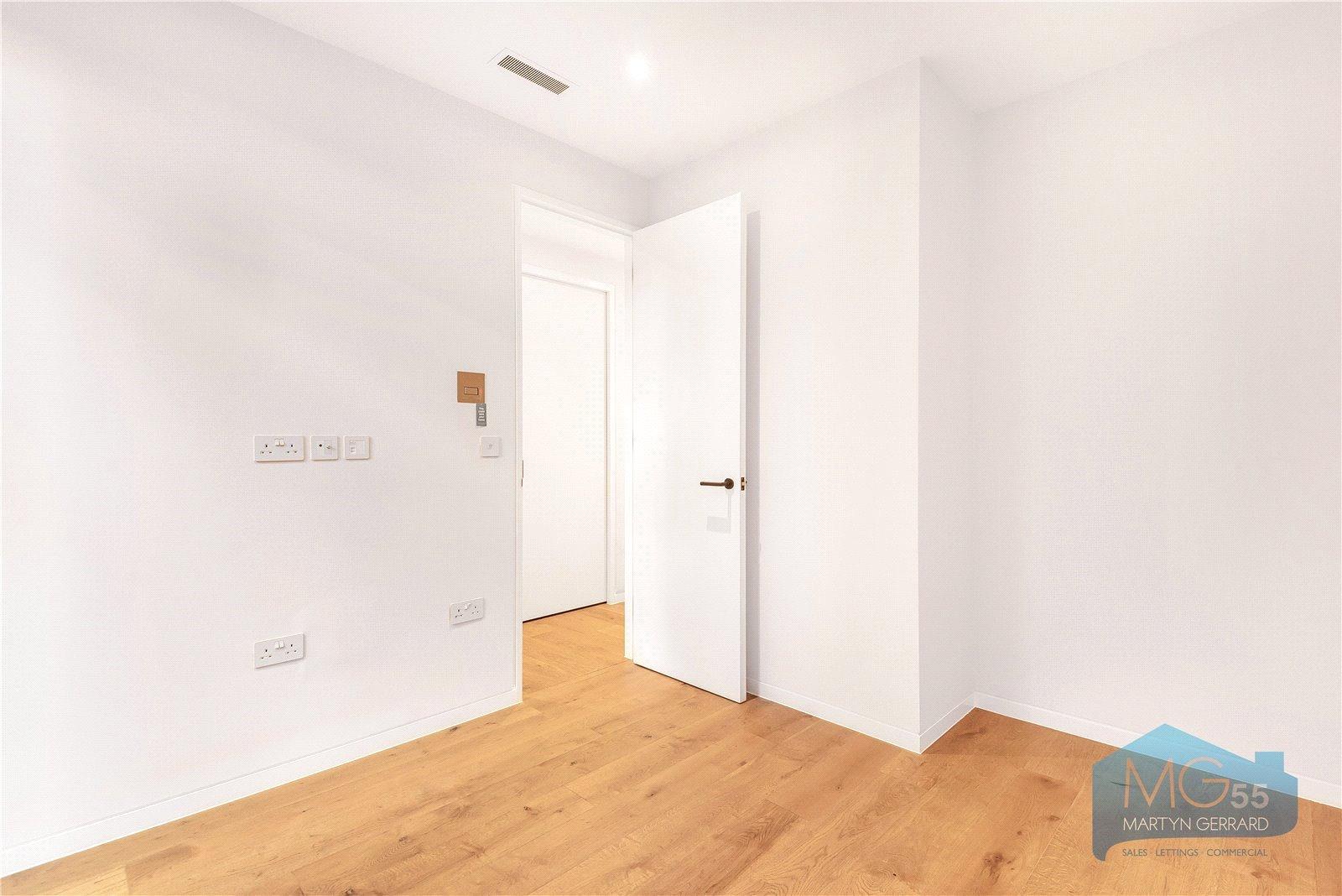 3 bedroom Semi-Detached House to rent - Martyn Gerrard