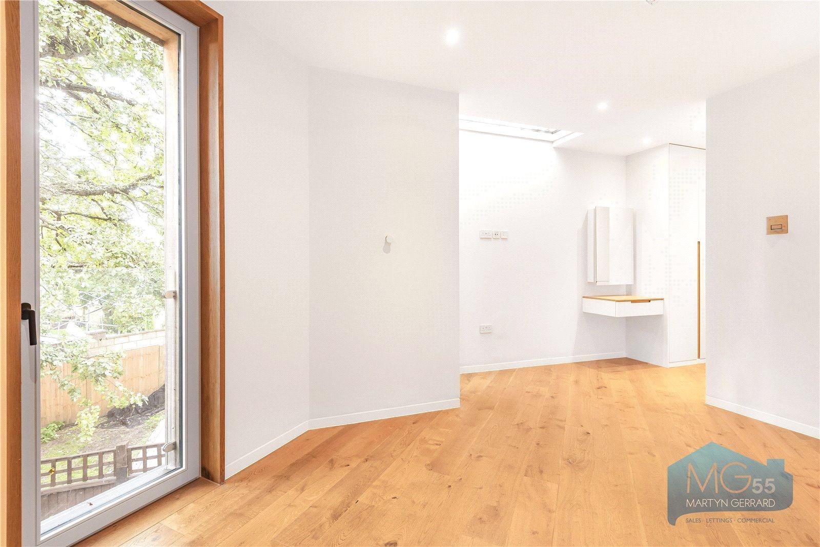 3 bedroom Semi-Detached House to rent - Martyn Gerrard