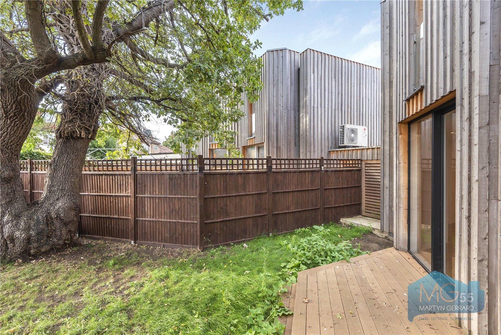 3 bedroom Semi-Detached House to rent - Martyn Gerrard