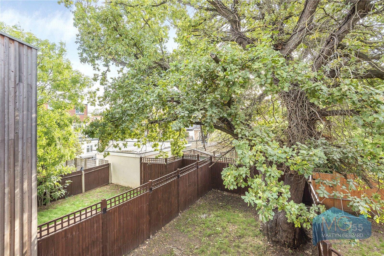 3 bedroom Semi-Detached House to rent - Martyn Gerrard