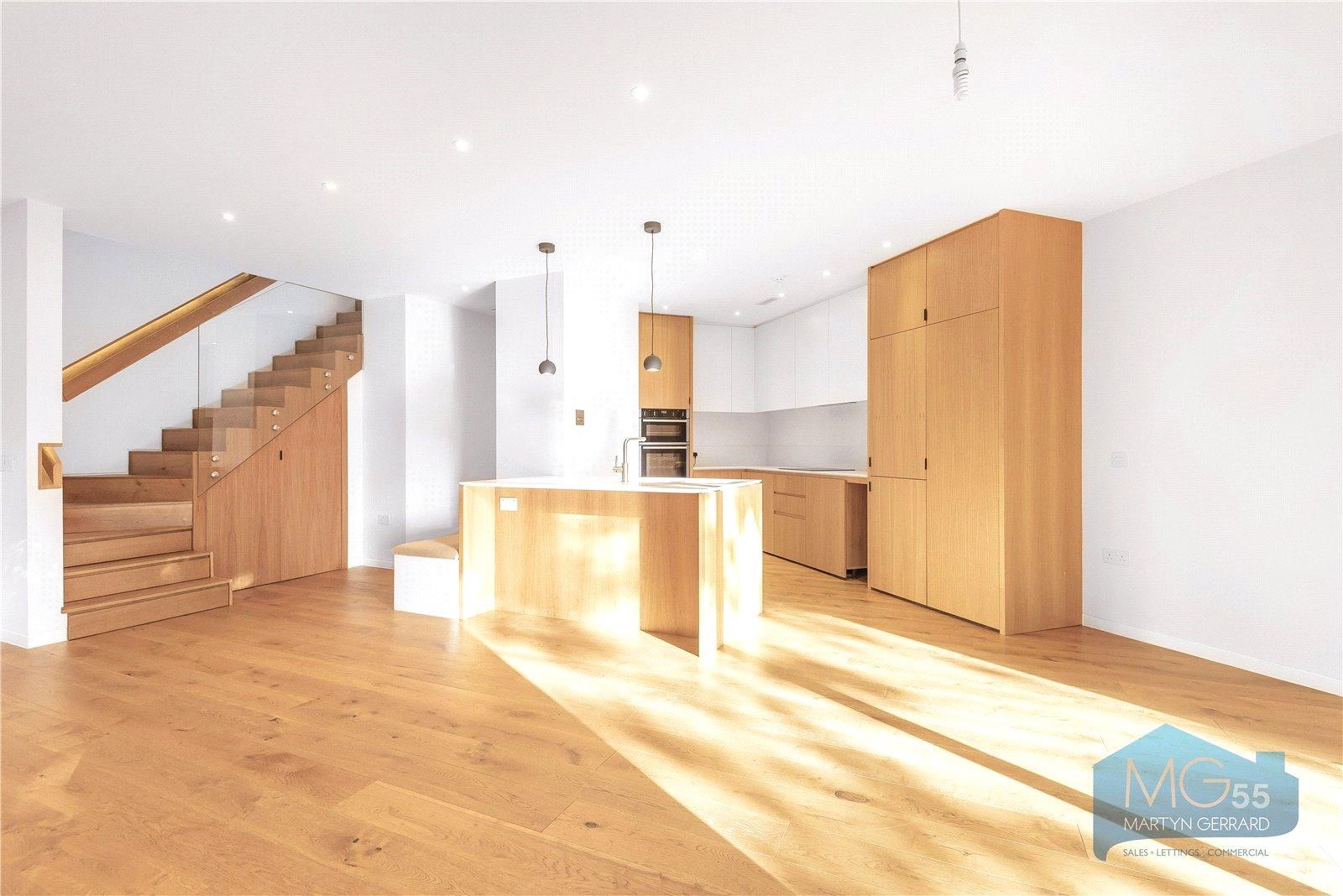 3 bedroom Semi-Detached House to rent - Martyn Gerrard