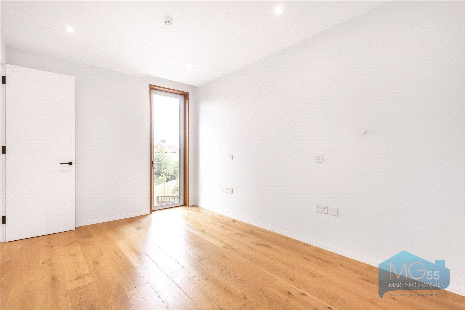3 bedroom Semi-Detached House to rent - Martyn Gerrard