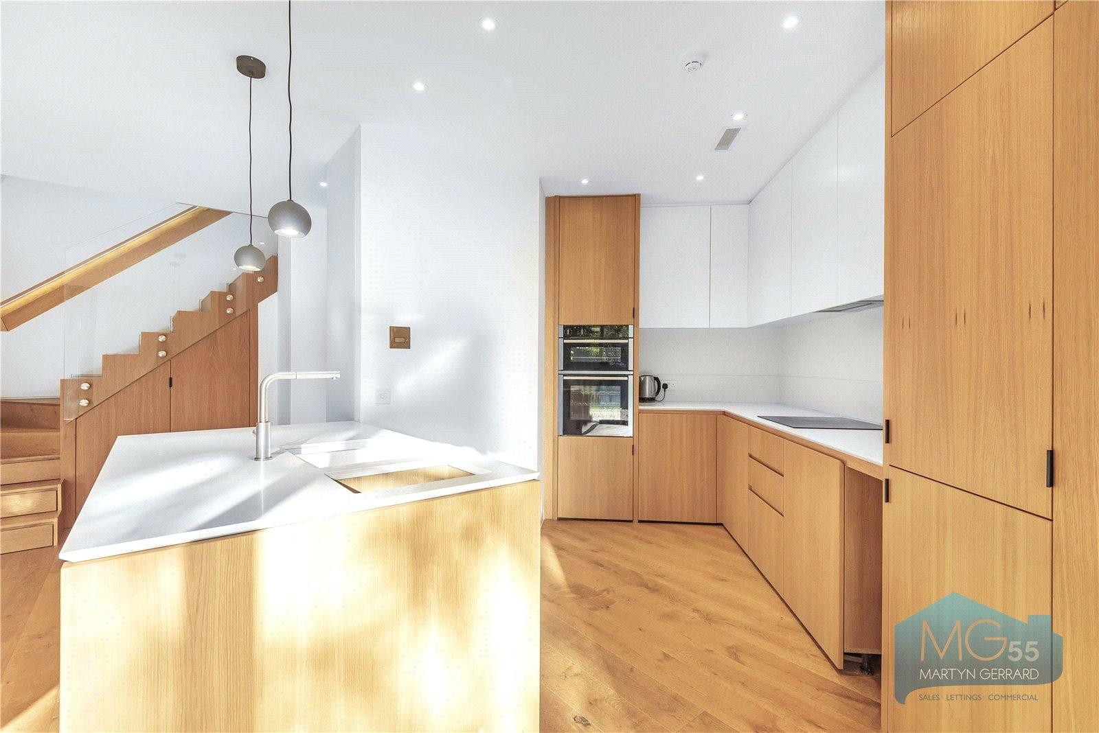 3 bedroom Semi-Detached House to rent - Martyn Gerrard