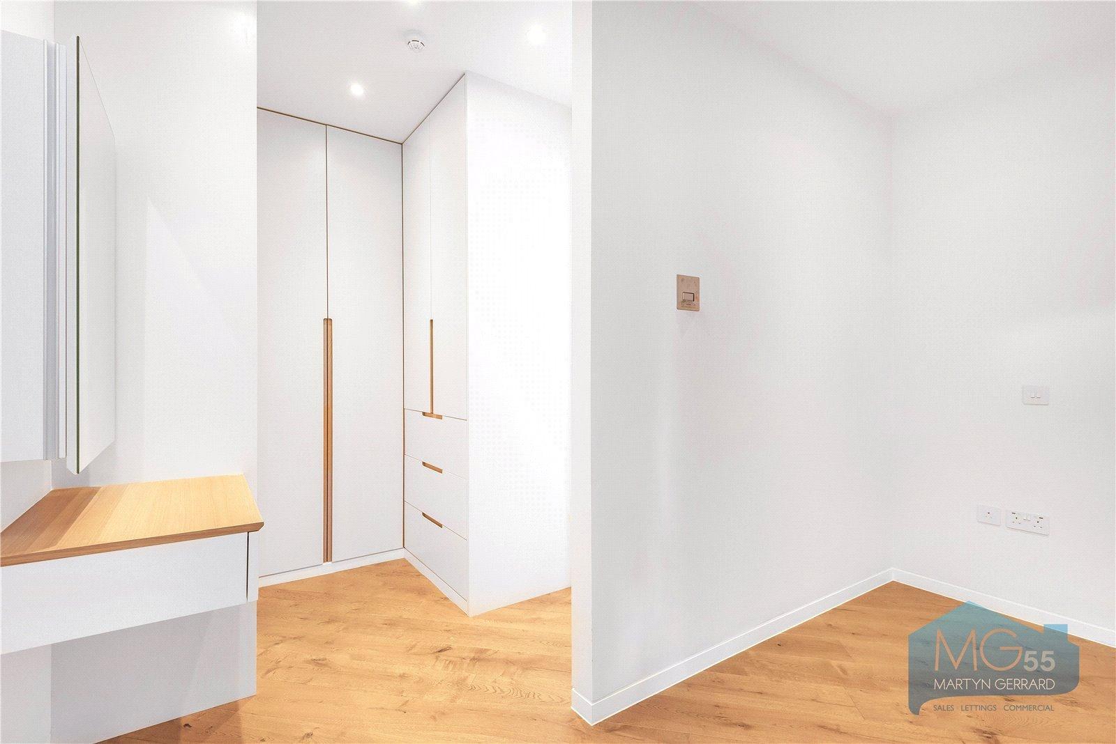 3 bedroom Semi-Detached House to rent - Martyn Gerrard