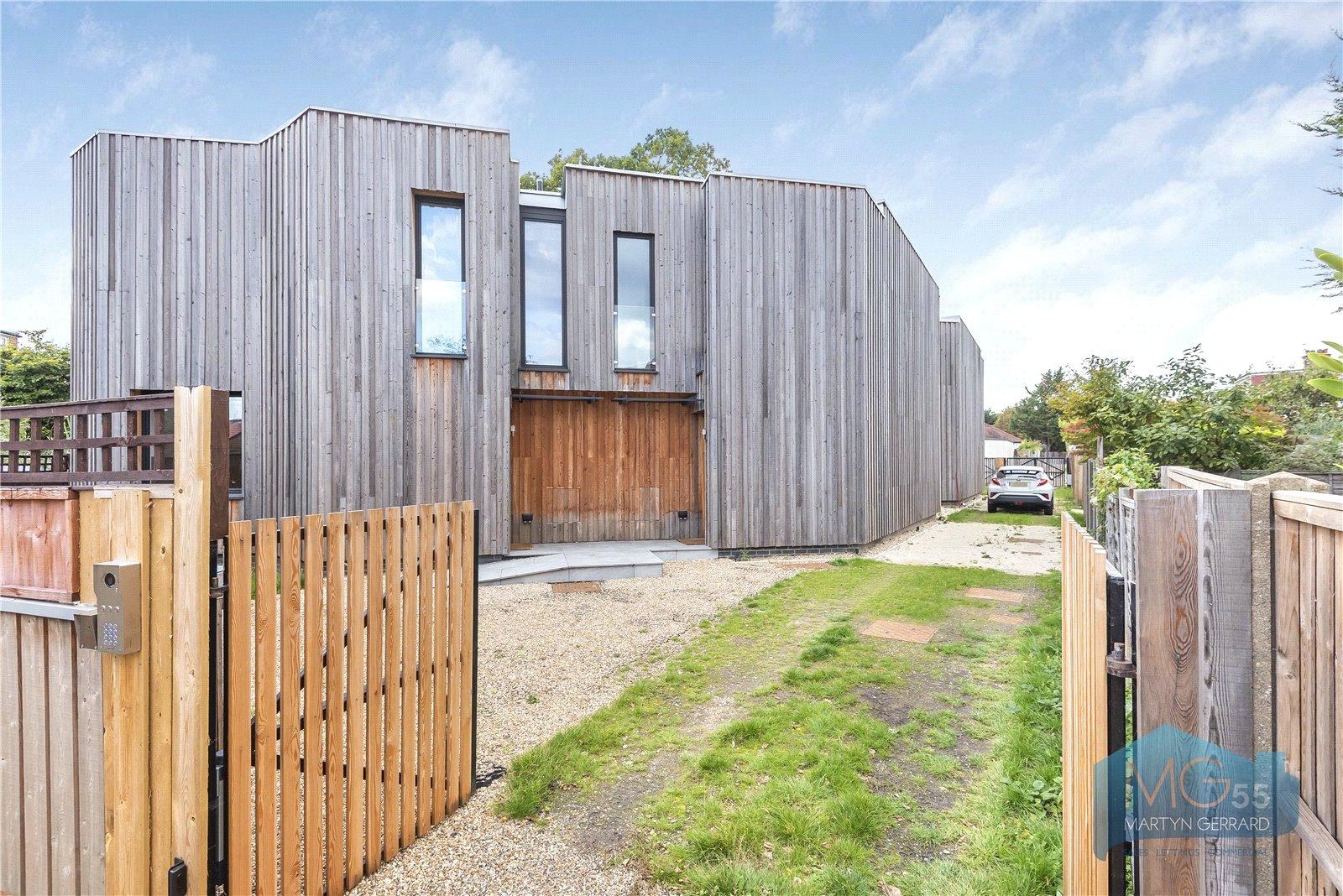 3 bedroom Semi-Detached House to rent - Martyn Gerrard