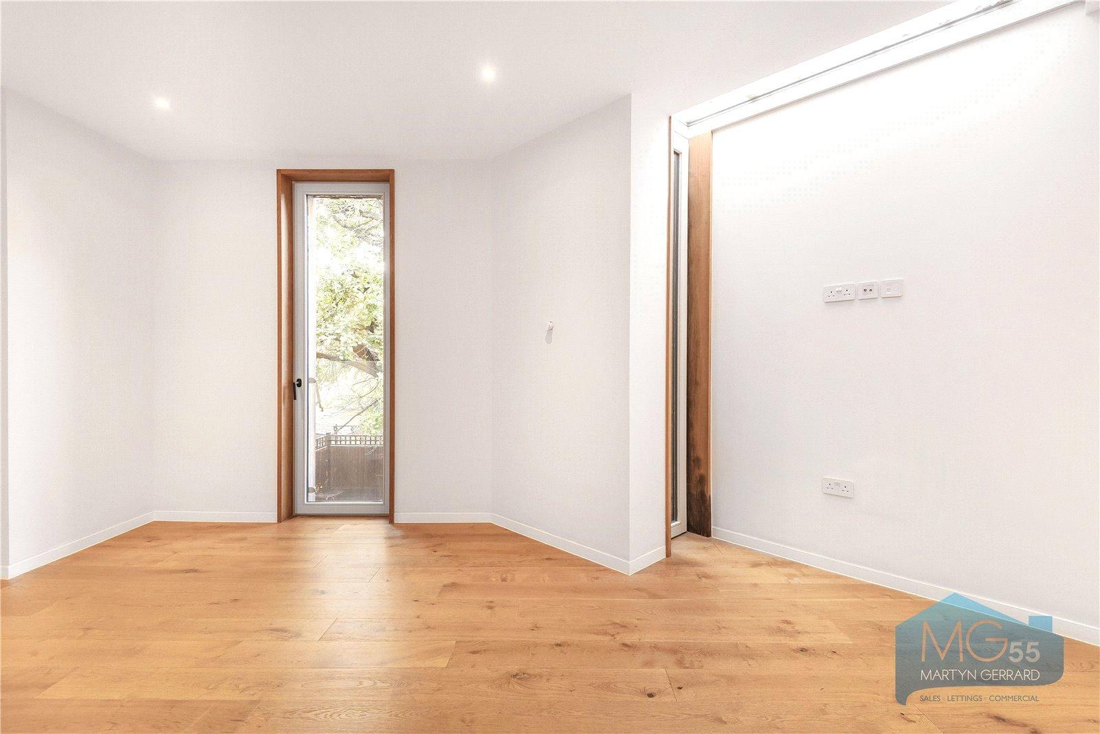 3 bedroom Semi-Detached House to rent - Martyn Gerrard