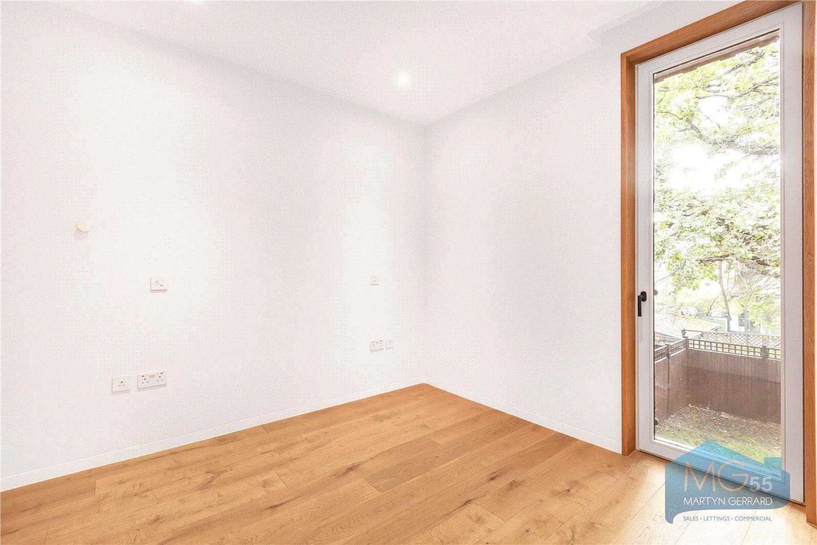 3 bedroom Semi-Detached House to rent - Martyn Gerrard
