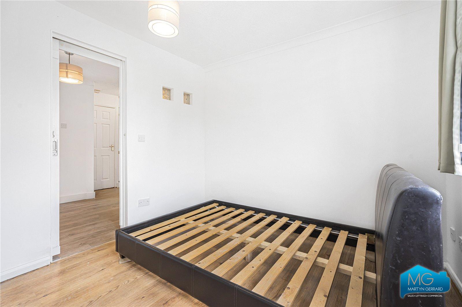 2 bedroom Apartment to rent - Martyn Gerrard