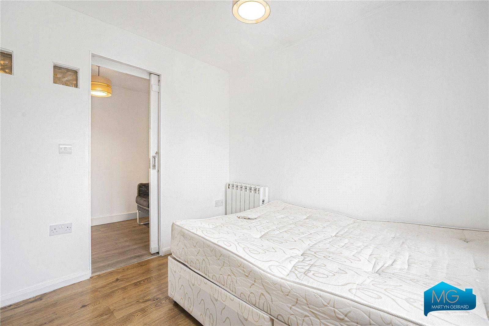 2 bedroom Apartment to rent - Martyn Gerrard