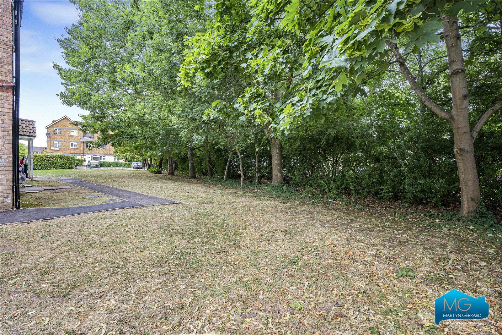 2 bedroom Apartment to rent - Martyn Gerrard
