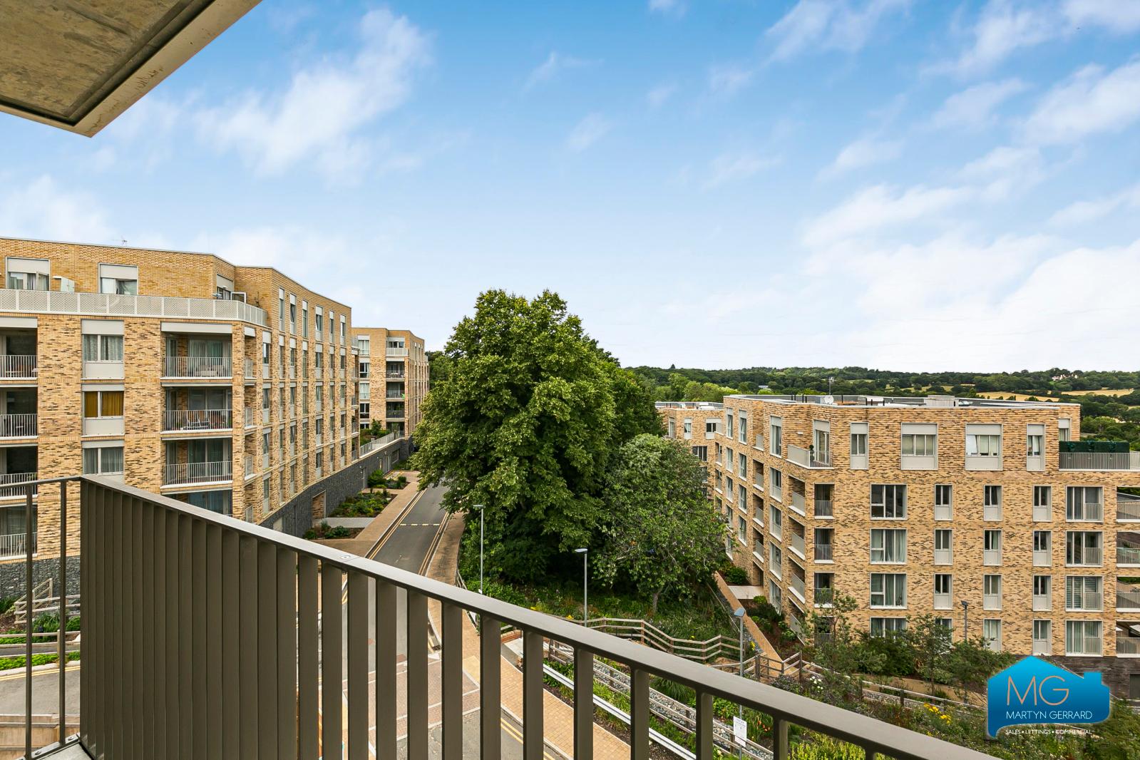 2 bedroom Apartment to rent - Martyn Gerrard