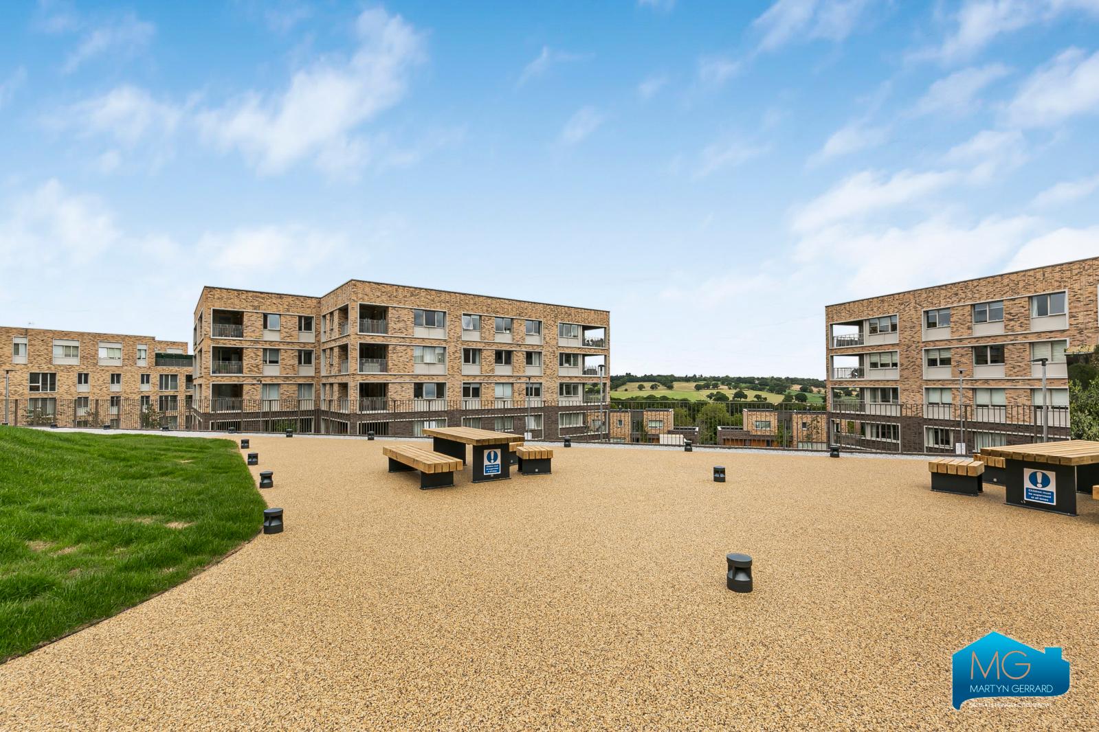 2 bedroom Apartment to rent - Martyn Gerrard